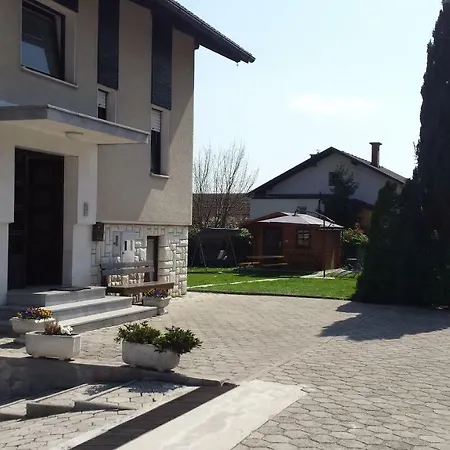 Apartma Rodica Apartment *