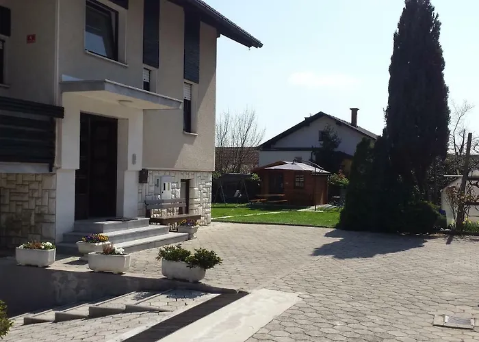 Apartma Rodica דירה *